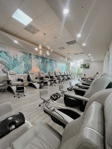 Tipsy Salon Bar Naples photo 4