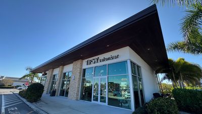 Tipsy Salon Bar Naples photo 5