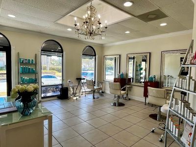 Gloss Salon Naples