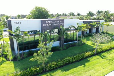 Specialists in Implant Dentistry – Dr Matthew Holtan