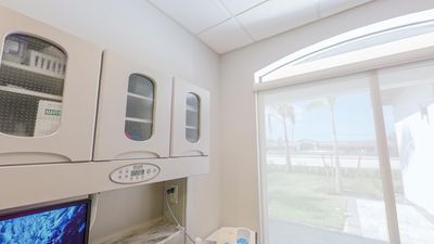 Specialists in Implant Dentistry – Dr Matthew Holtan photo 18