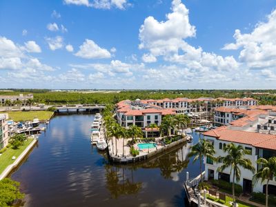 Naples Bay Resort & Marina - Business Location