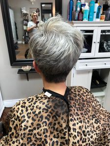 Lena Maxey Boutique & Salon photo 12