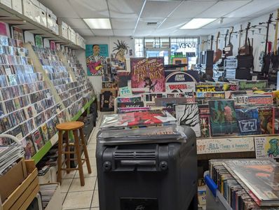 Green Shift Comics photo 7