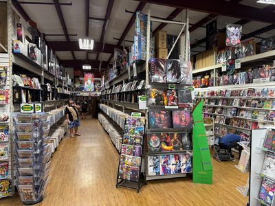 Emerald City Comics Games Toys photo 13