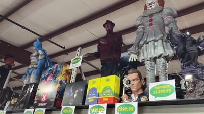 Emerald City Comics Games Toys photo 2