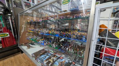 Emerald City Comics Games Toys photo 21