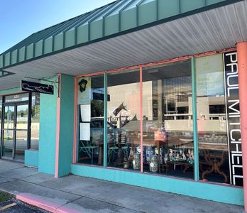 Salon Uptown Downtown photo 2