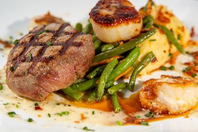 Circles Waterfront Restaurant photo 42