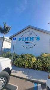 Finn’s Dockside Bar & Grill