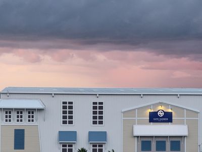 Safe Harbor Pier 77 photo 35