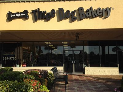 Three Dog Bakery & Grooming (UTC)