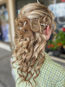 Dreaming Tree Hair Studio photo 21